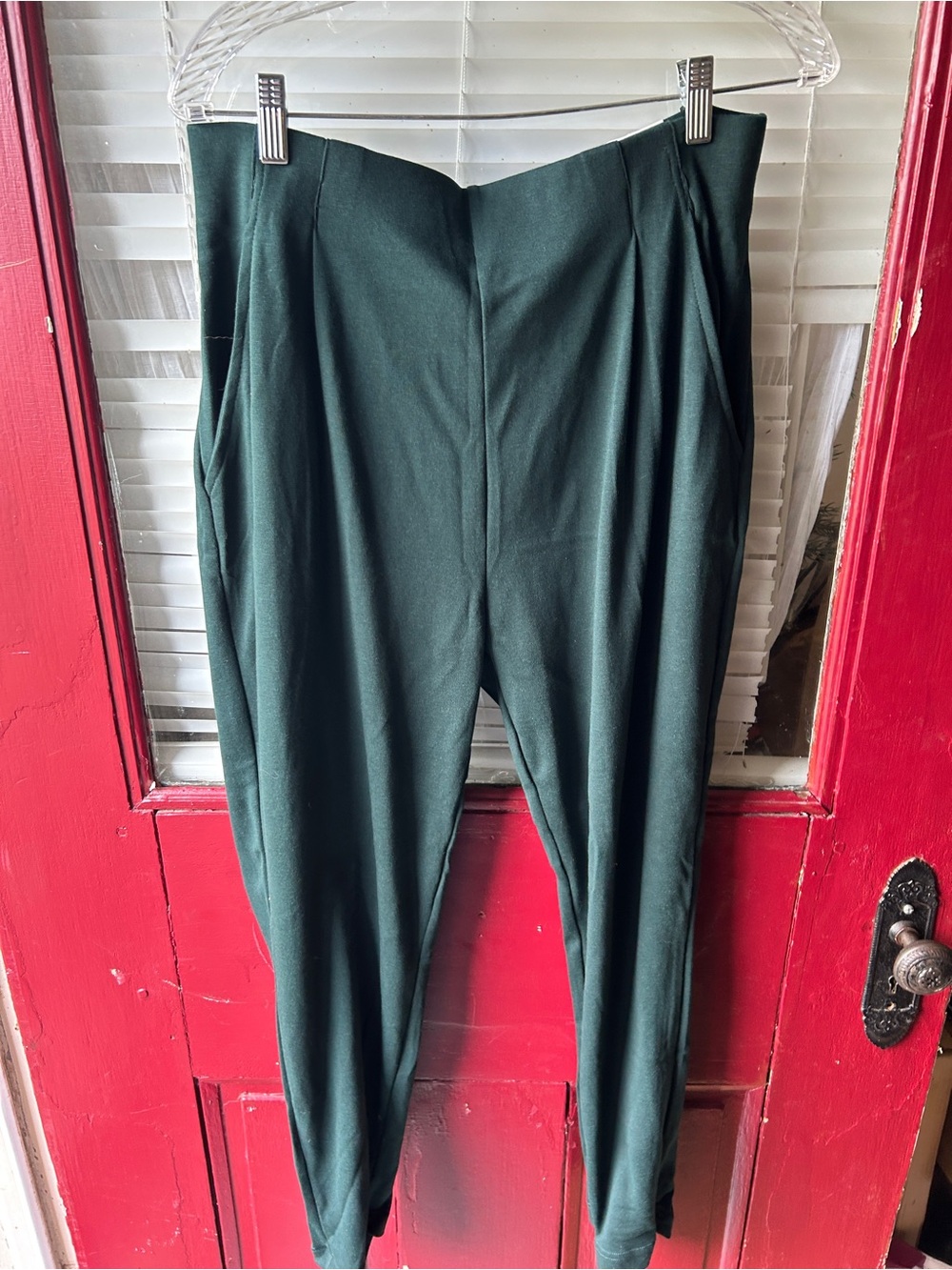 Venezia  NWT dark green stirrup pants , Vintage